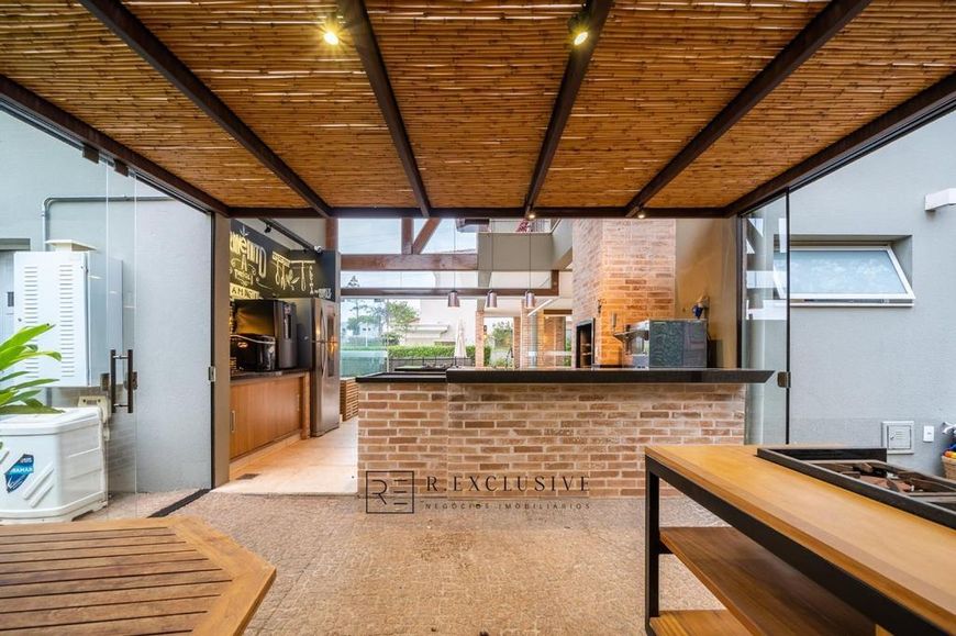 Casa a venda em Sousas com 4 suítes