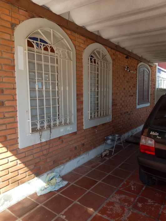 Casa a venda Residencial ou Comercial no Jardim Santana com 3 Quartos e 2 banheiros, tem 176 m² de c