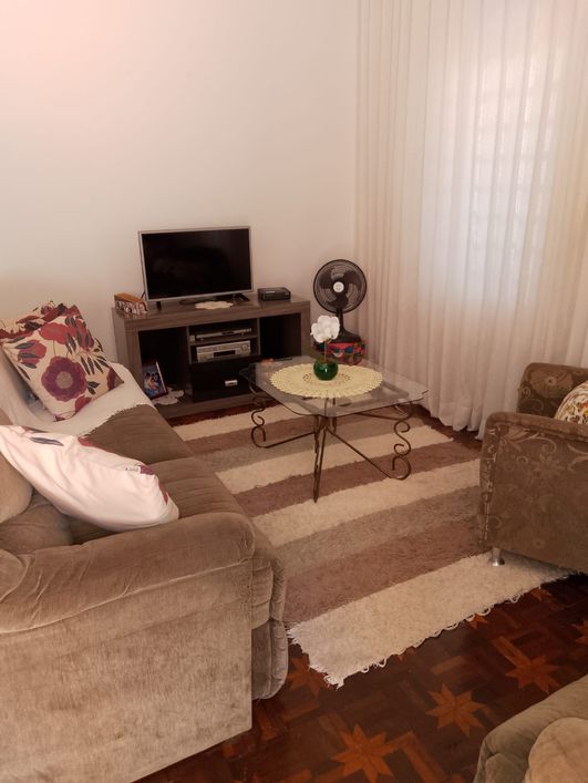 Casa a venda Residencial ou Comercial no Jardim Santana com 3 Quartos e 2 banheiros, tem 176 m² de c