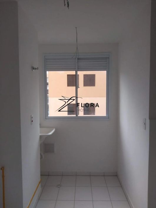 Apartamento dois dormitorios, um banheiro, sala, cozinha, varanda, Gabinete na cozinha e no banheiro