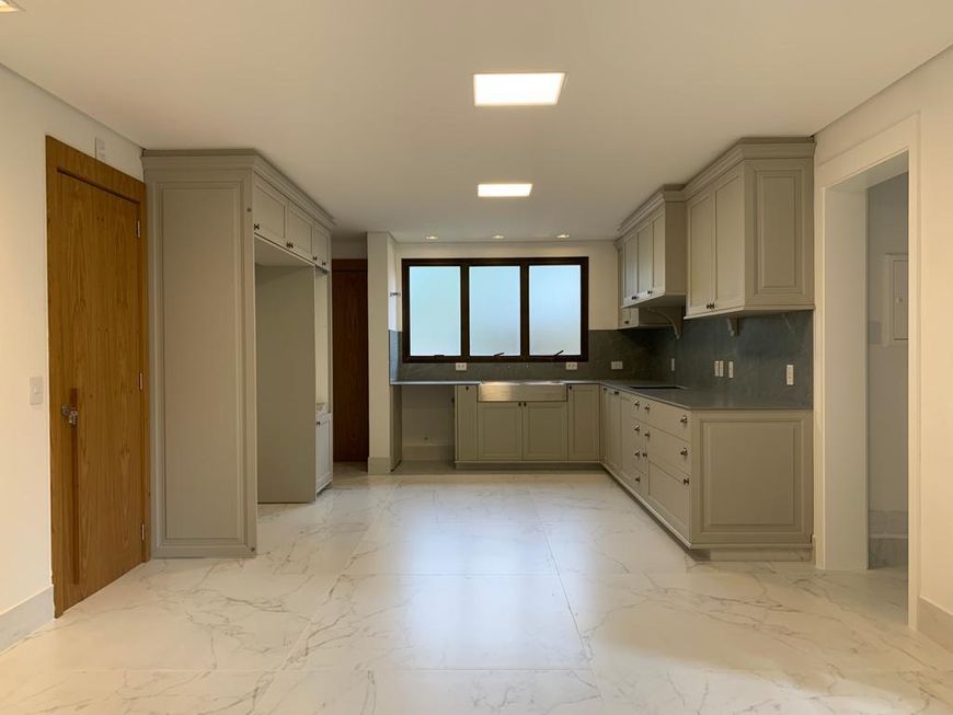 Apartamento Alto Padrão à Venda no Condomínio Saint Peter´s no Cambuí em Campinas - São Paulo.