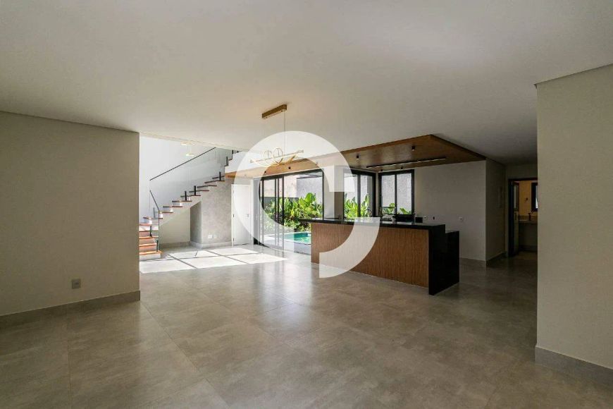 Casa, à venda, 3 quartos, sendo 3 suítes e 4 vagas - 1.890.000,00