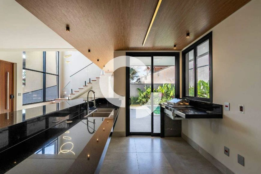 Casa, à venda, 3 quartos, sendo 3 suítes e 4 vagas - 1.890.000,00