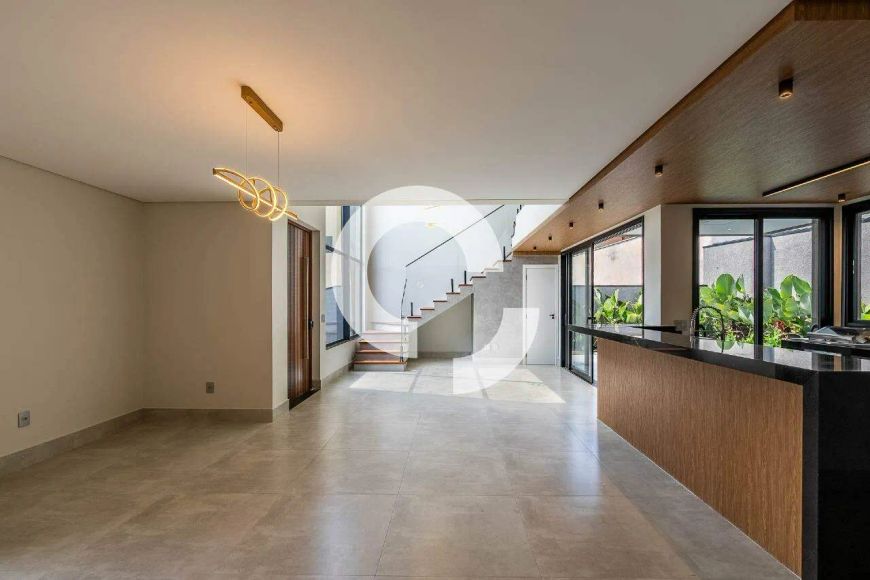 Casa, à venda, 3 quartos, sendo 3 suítes e 4 vagas - 1.890.000,00