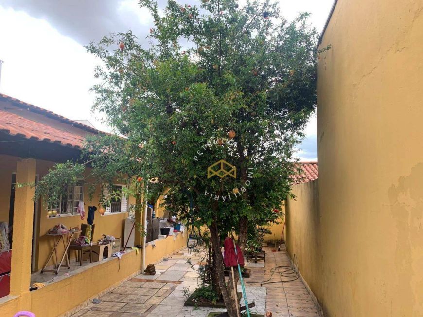 CASA TÉRREO DE 170M² EM TERRENO PLANO DE 400M² TODA REFORMADA.