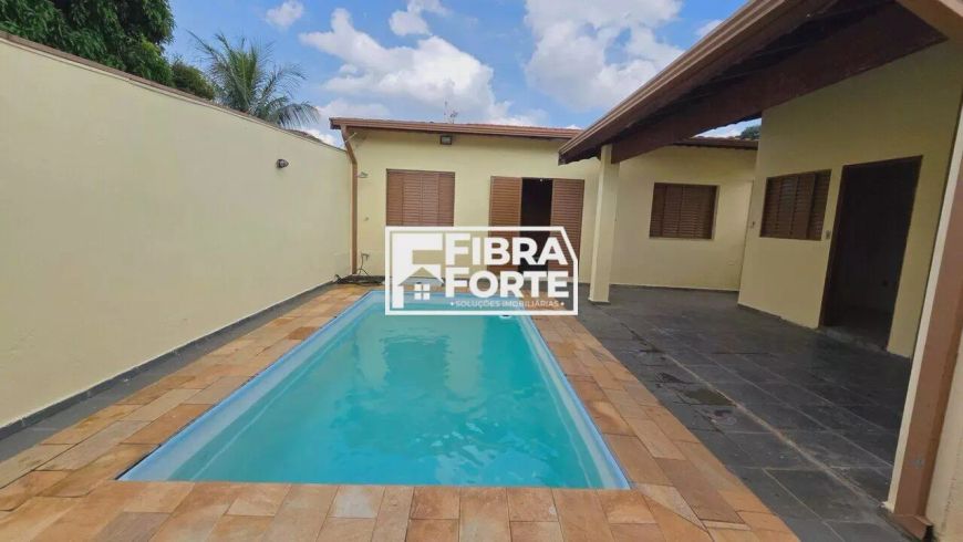 Casa para venda com 4 dormitórios e 2 suítes no Bairro Jardim Nova Europa em Campinas.