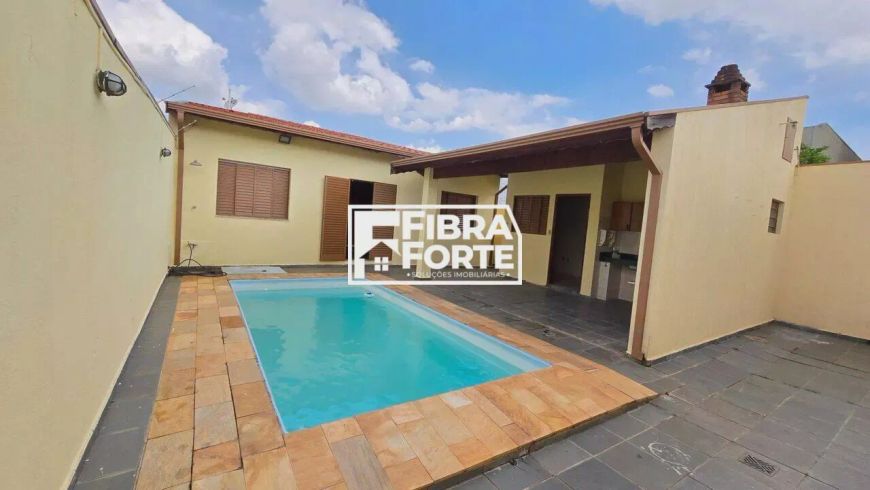 Casa para venda com 4 dormitórios e 2 suítes no Bairro Jardim Nova Europa em Campinas.