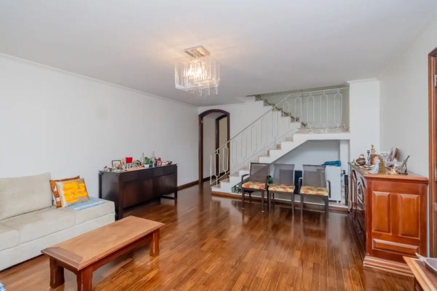 Sobrado para venda com 4 quartos, sendo 4 suítes, 173m²