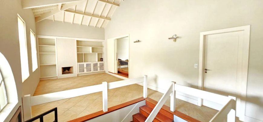 Casa em condomínio fechado à venda na região do Gramado em Campinas, 316 m² de área.