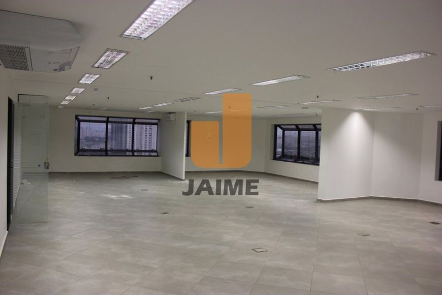 EXCELENTE OPORTUNIDADE DE CONJUNTO COMERCIAL! SUPER LOCALIZAÇÃO!