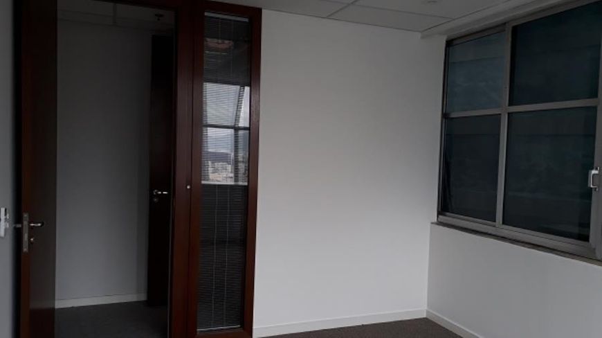 Andar Exclusivo / Centro / 264 m2 / Ponto Privilegiado / Vista Livre / Garagem / Frente Metrô e VLT