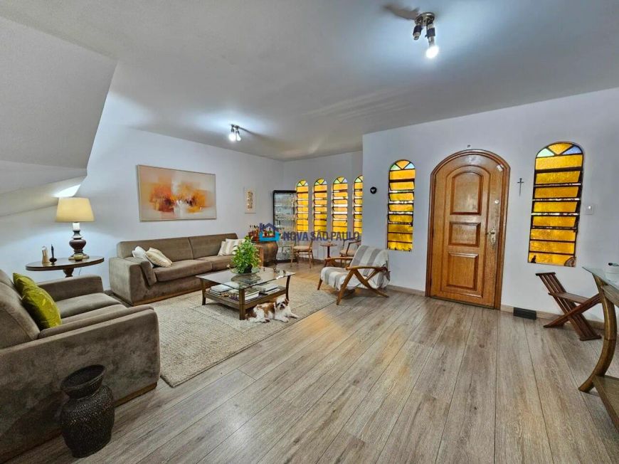 Sobrado à Venda Brooklin - 3 dormitórios e 2 vagas - 206 m2