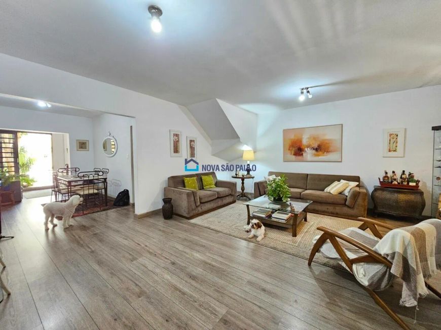 Sobrado à Venda Brooklin - 3 dormitórios e 2 vagas - 206 m2