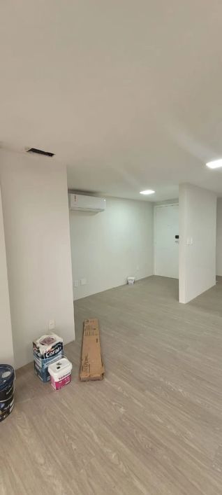 Locação de uma sala com 40m² no Sala no Edificio Lá Touche Center.
