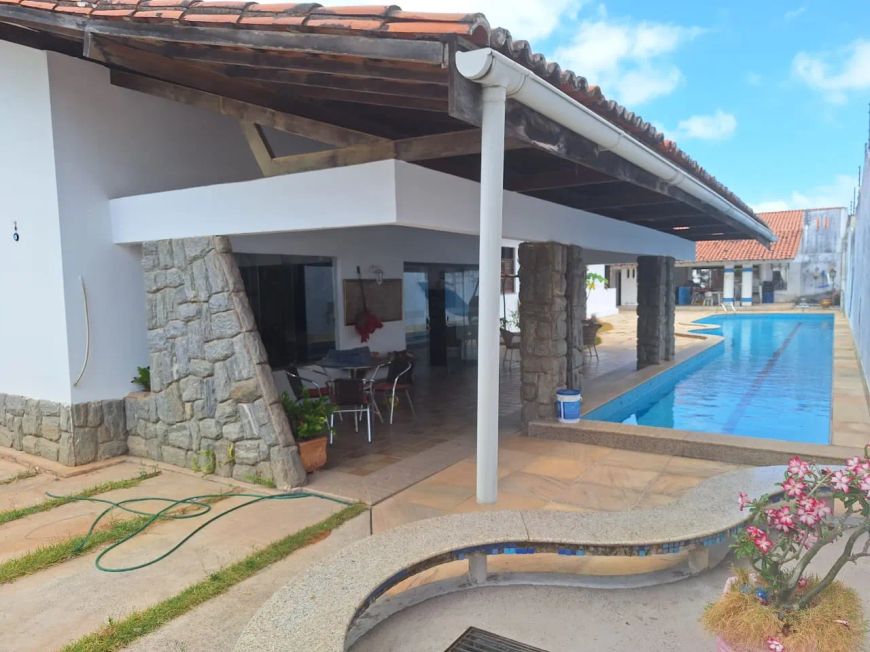 Imóvel para aluguel possui 450 metros quadrados com 6 quartos em Calhau - São Luís - MA