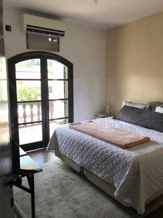 Casa em Condomínio - Triplex / Residencial / Taquara