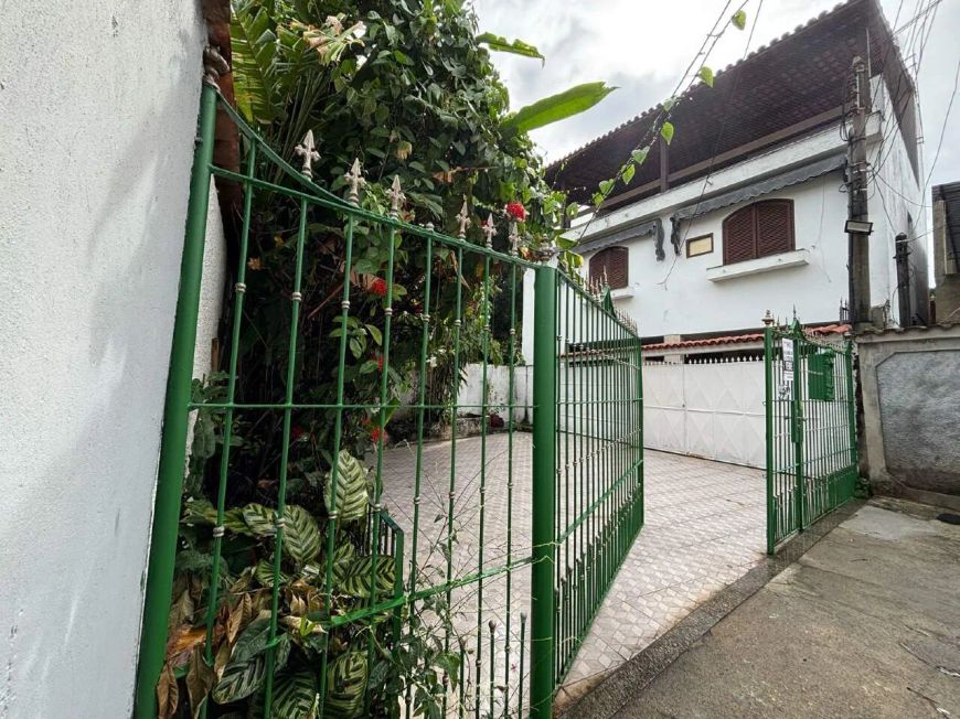 Excelente Casa Triplex á venda R$ 350.000,00 - Barro vermelho - São Gonçalo/RJ
