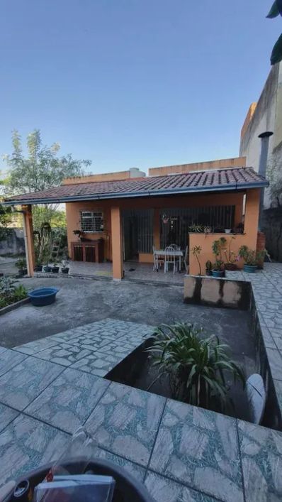 Imóvel para venda possui 596 metros quadrados com 2 quartos em Bom Retiro - São Gonçalo - RJ