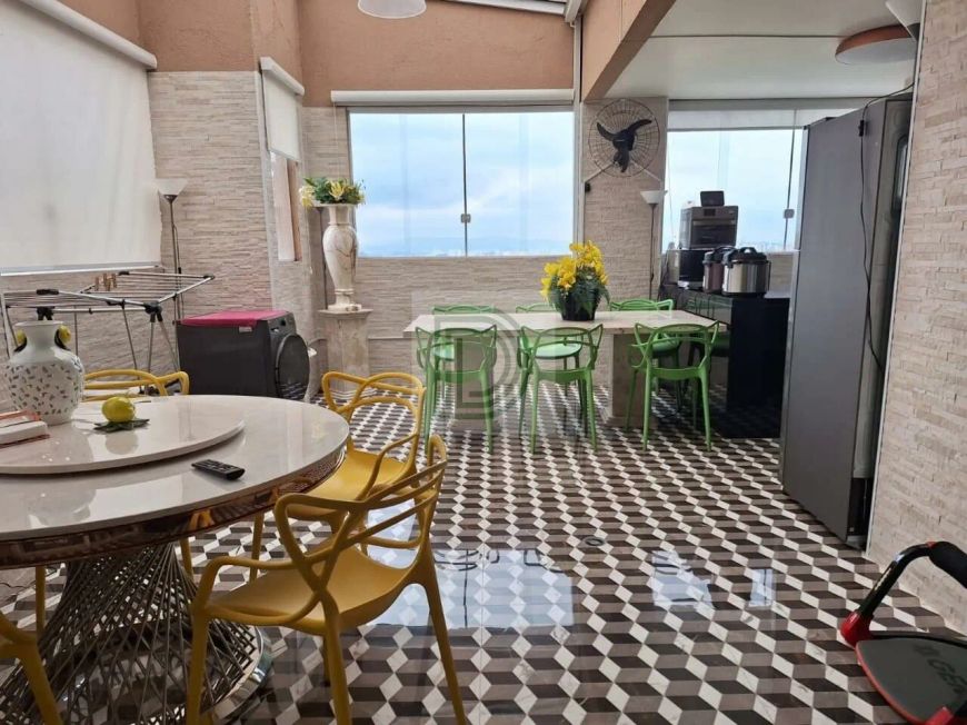 Apartamento Cobertura à Venda no Butantã, com 195m².