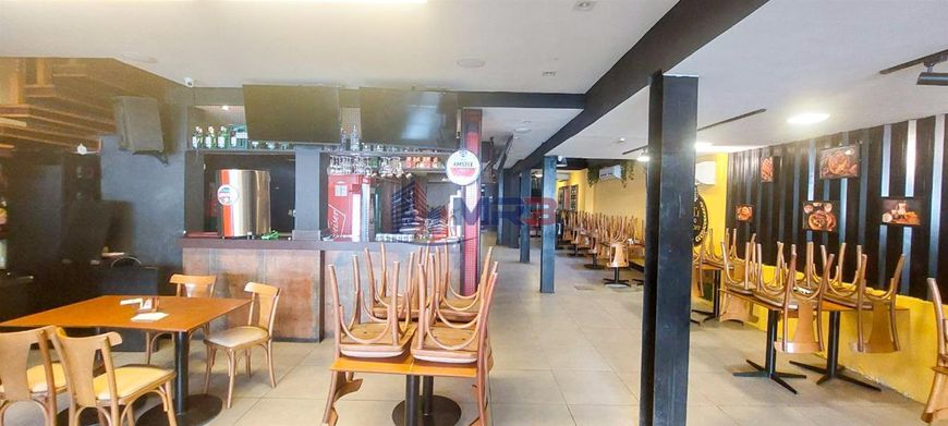 Loja com passagem de ponto na Freguesia com 337m²