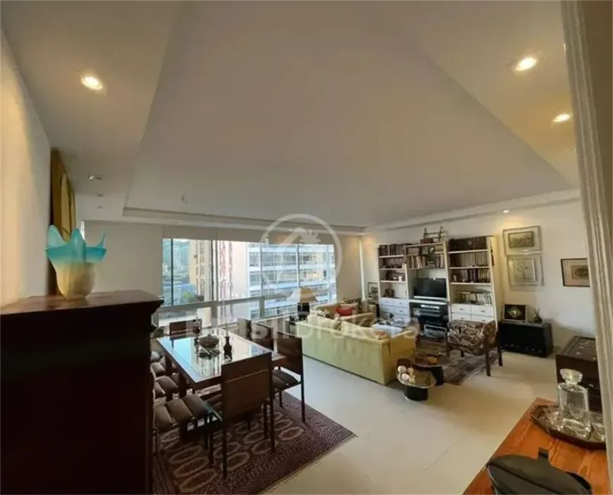 Leblon, 3 quartos, 2 suites, 2 vagas, predio exclusivo, 1 por andar, 153m2.
