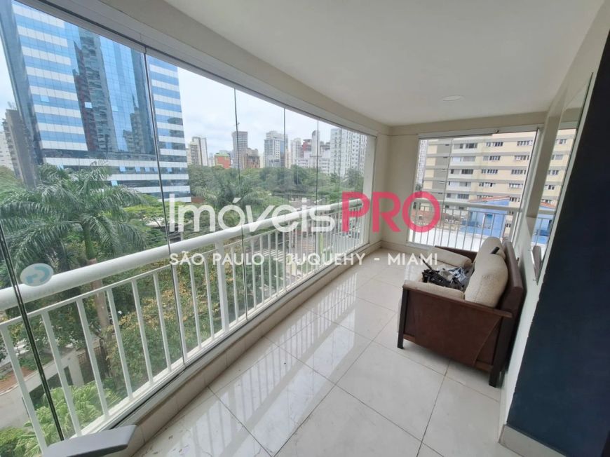 Lindo apartamento em condominio clube pertinho da Berrini.