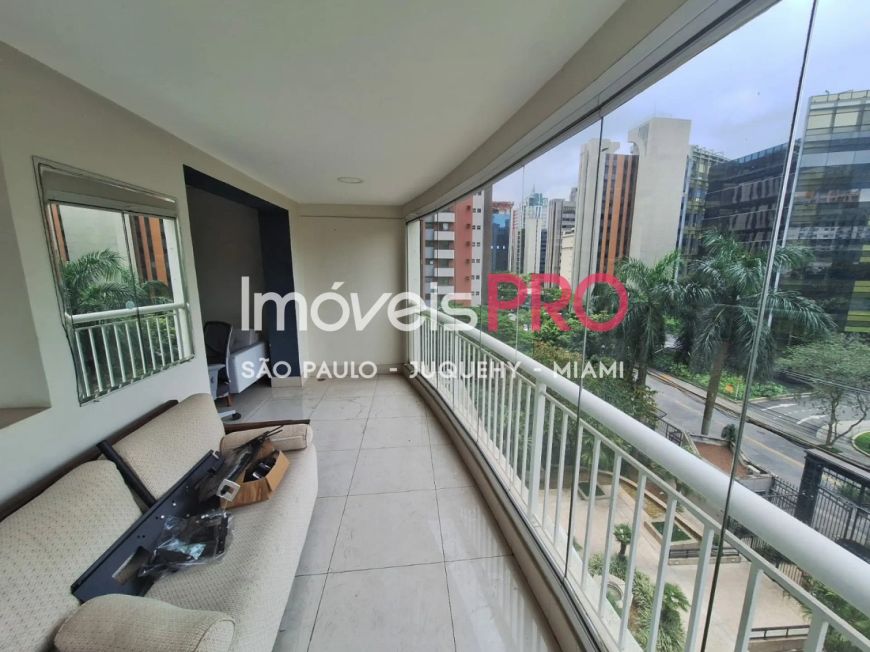 Lindo apartamento em condominio clube pertinho da Berrini.