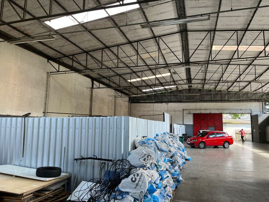 Terreno com galpão na Avenida Amaral Peixoto com 1.890 M2