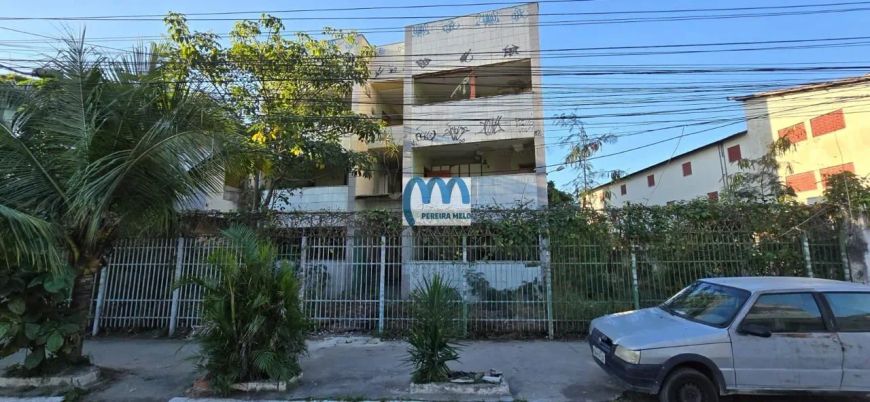 Prédio comercial com 2.127M2 de área construída próximo à Delegacia de Neves.