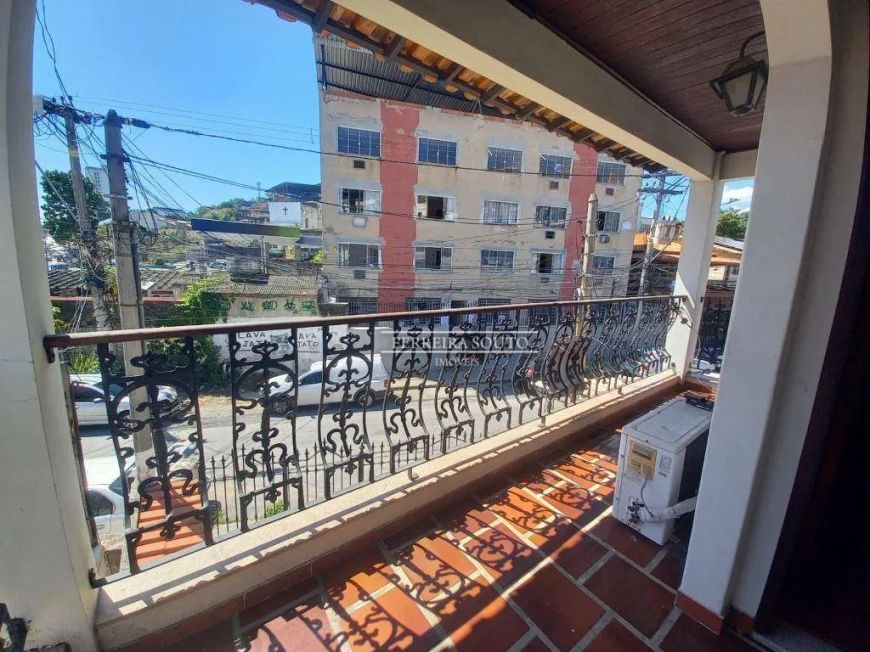 Casa com 4 dormitórios à venda, 240 m² por R$ 700.000,00 - Barro Vermelho - São Gonçalo/RJ