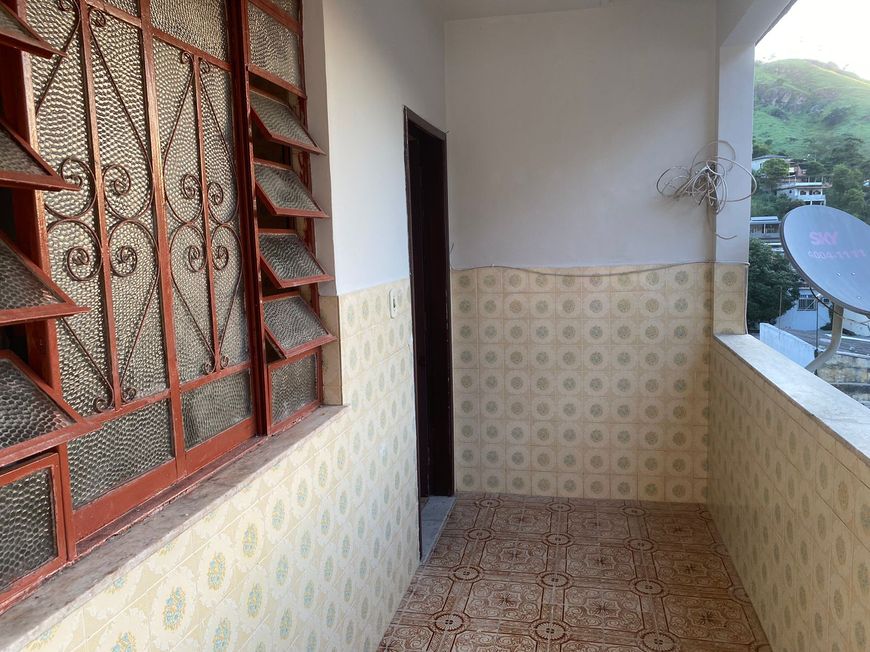 Sobrado para venda tem 112 metros quadrados com 2 quartos em Tenente Jardim - São Gonçalo - RJ