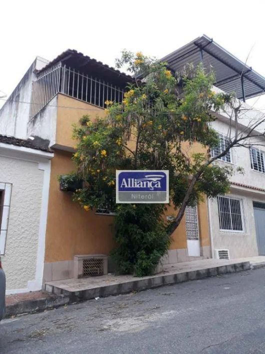Excelente casa 3 quartos, 2 suítes e 4 vagas de garagem no Barro Vermelho! Vazia, fácil visitação! R
