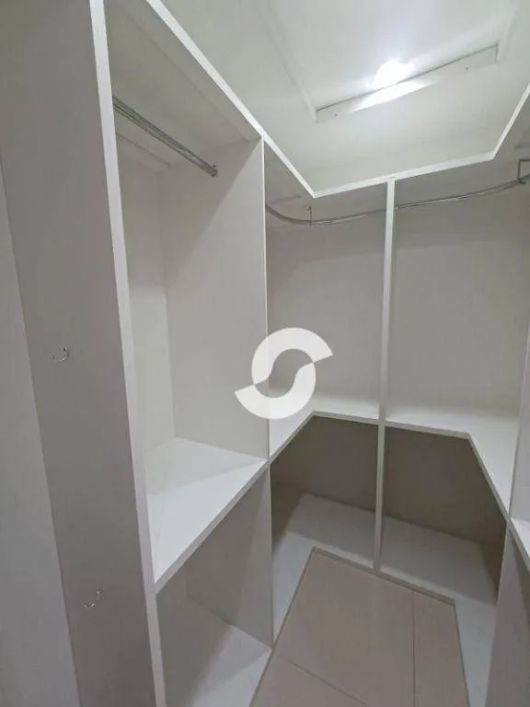 Casa com 3 dormitórios à venda, 240 m² por R$ 790.000,00 - Camarão - São Gonçalo/RJ