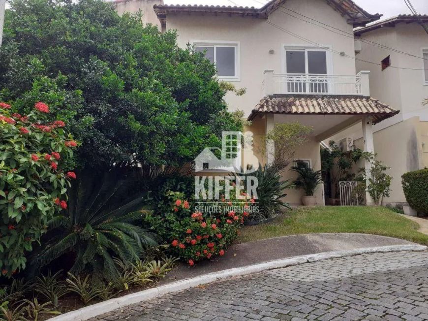 Casa duplex com 4 quartos em Tribobó
