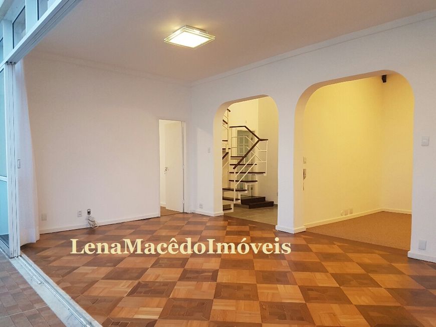 Cobertura Triplex Subdividida em 03 imoveis de 3 quartos cada alem de dependencia extra
