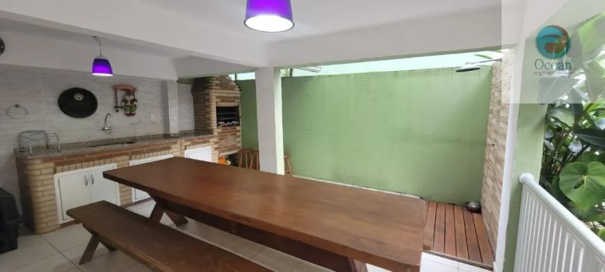 Ocean vende: Maria Paula, Casa duplex, 2 quartos com suítes, área gourmet, churrasqueira, planejado