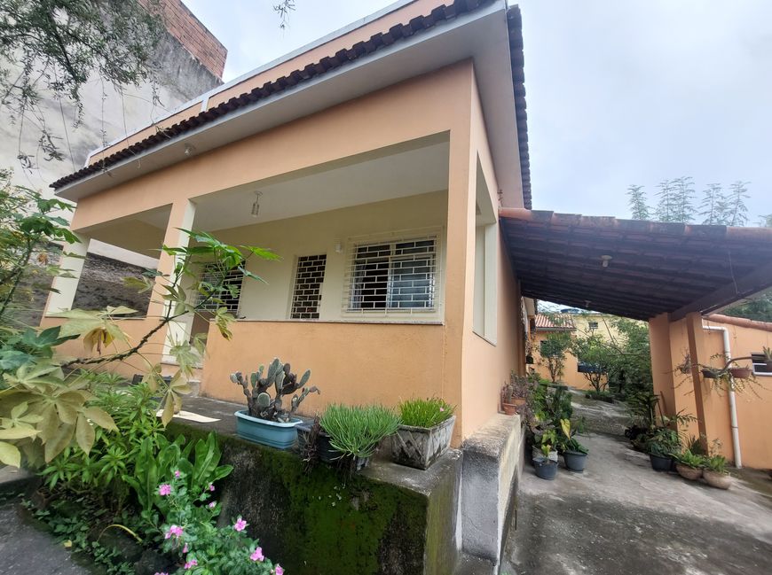 Casa com 3 quartos em Marambaia-São Gonçalo