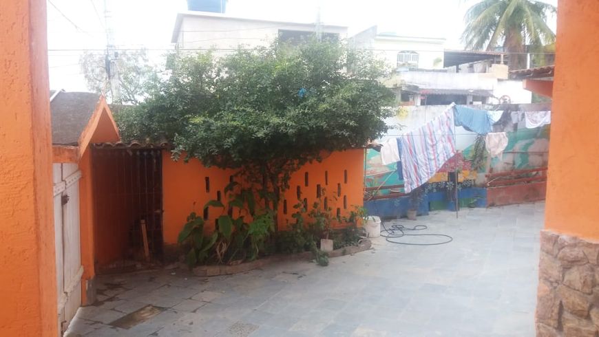 BS Imobiliária vende casa com 4 quartos, 1 suíte, 2 salas, no Coelho em São Gonçalo / RJ