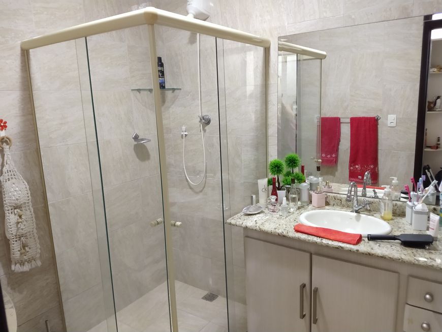 Casa para venda possui 320 metros quadrados com 5 quartos em Coelho - São Gonçalo - Rio de Janeiro