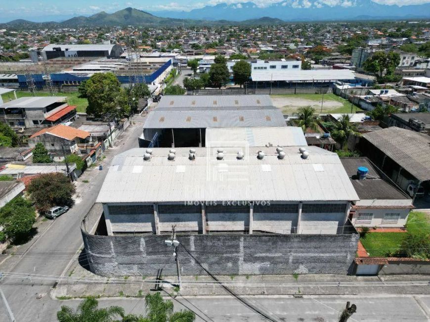 Galpão de 2.640m² com 2 galpões e um prédio de 3 andares para alugar por R$10.000 + taxas - Laranjal