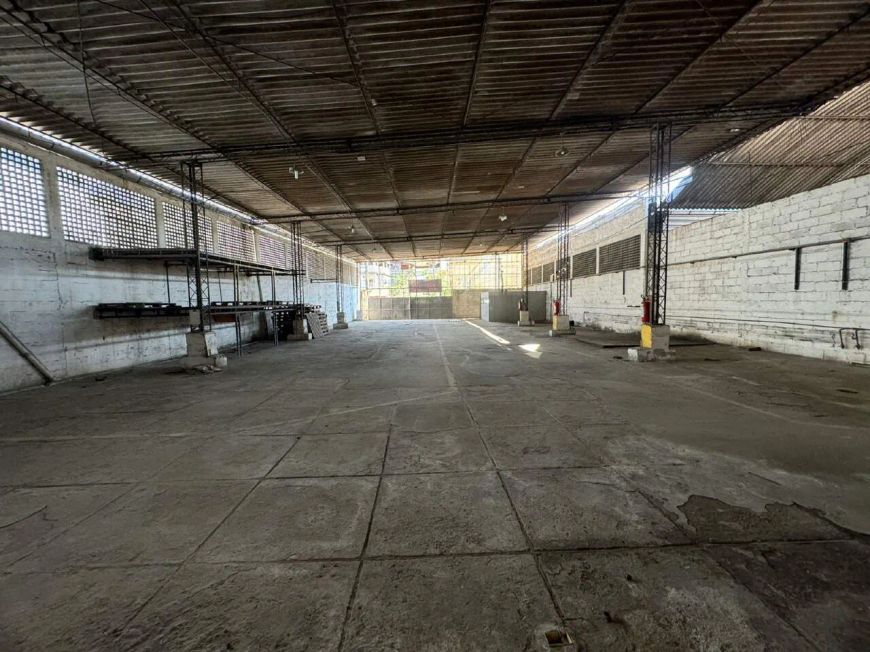 Galpão comercial de 477m2 em Tribobó. para alugar por 6.000 reais