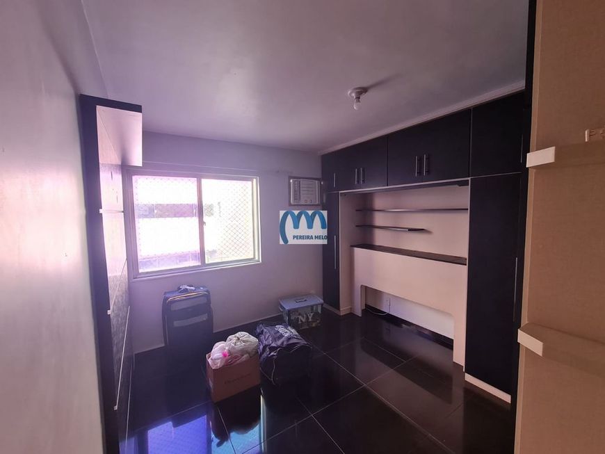 Amplo apartamento vazio, em frente ao 7 Batalhão da PM.