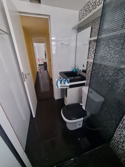 Amplo apartamento vazio, em frente ao 7 Batalhão da PM.