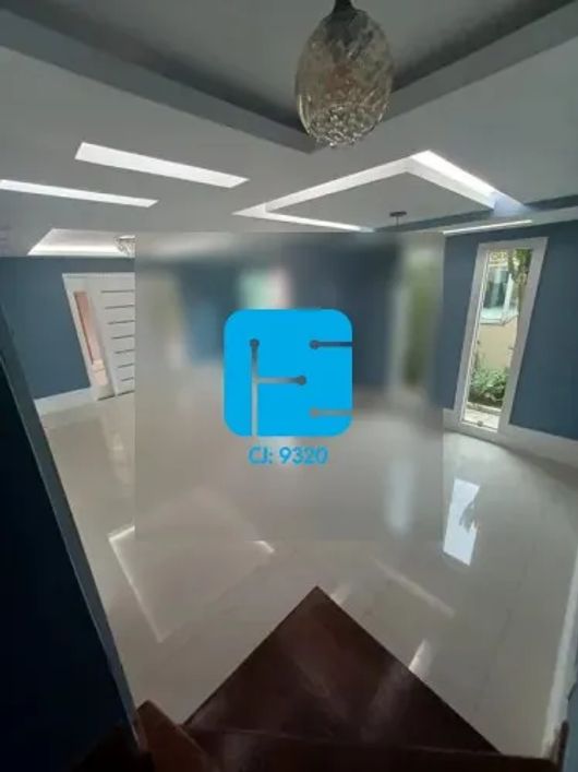 Casa alto padrão com 3 quartos em São Gonçalo, disponível para locação.