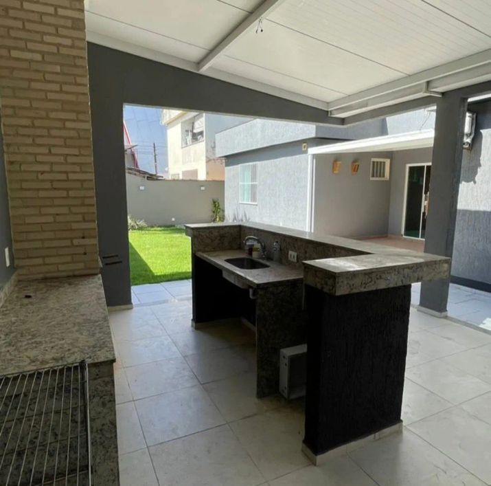 Casa @lto padrão linear 4 QTS/Suíte c/ closet. Rua do colégio Odete São Paio.