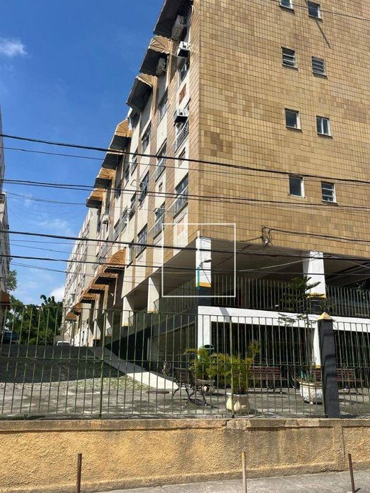 Apartamento amplo, bem localizado próximo ao Fórum de Santa Catarina, escolas, academias e comércios