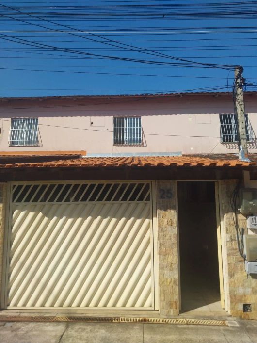 Casa em Duplex em condomínio na Avenida Paiva, colado na BR