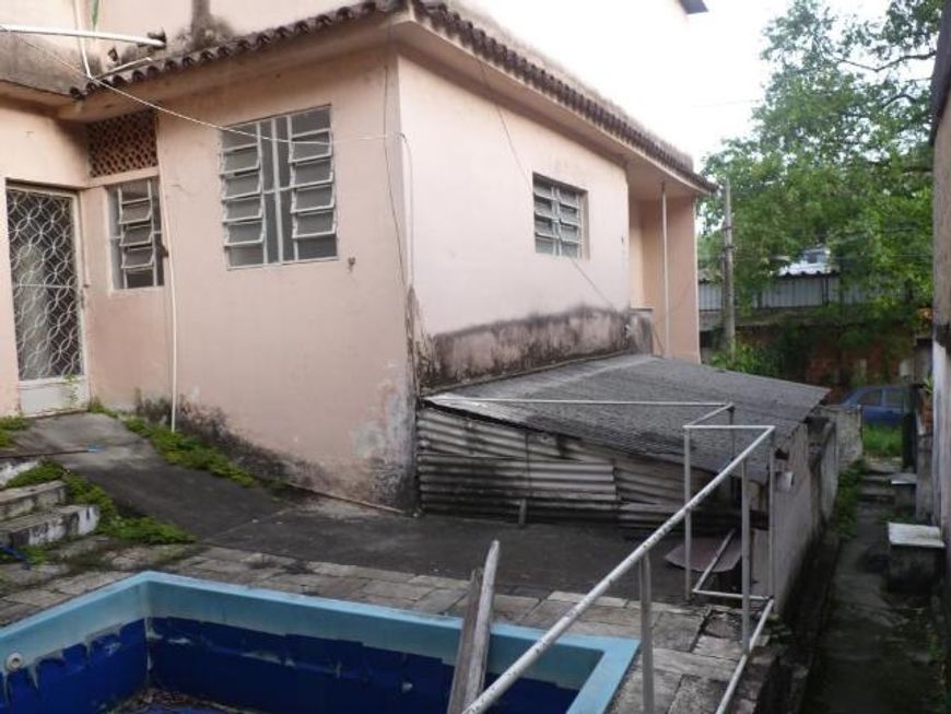 Oportunidade de Casa para Reforma em Localização Privilegiada!