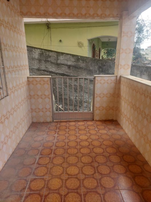 Casa para venda tem 180 m² com 3 quartos em Barro Vermelho - São Gonçalo - RJ