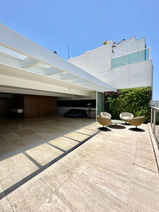 COBERTURA LINEAR COM 380M2 PARA LOCAÇÃO
